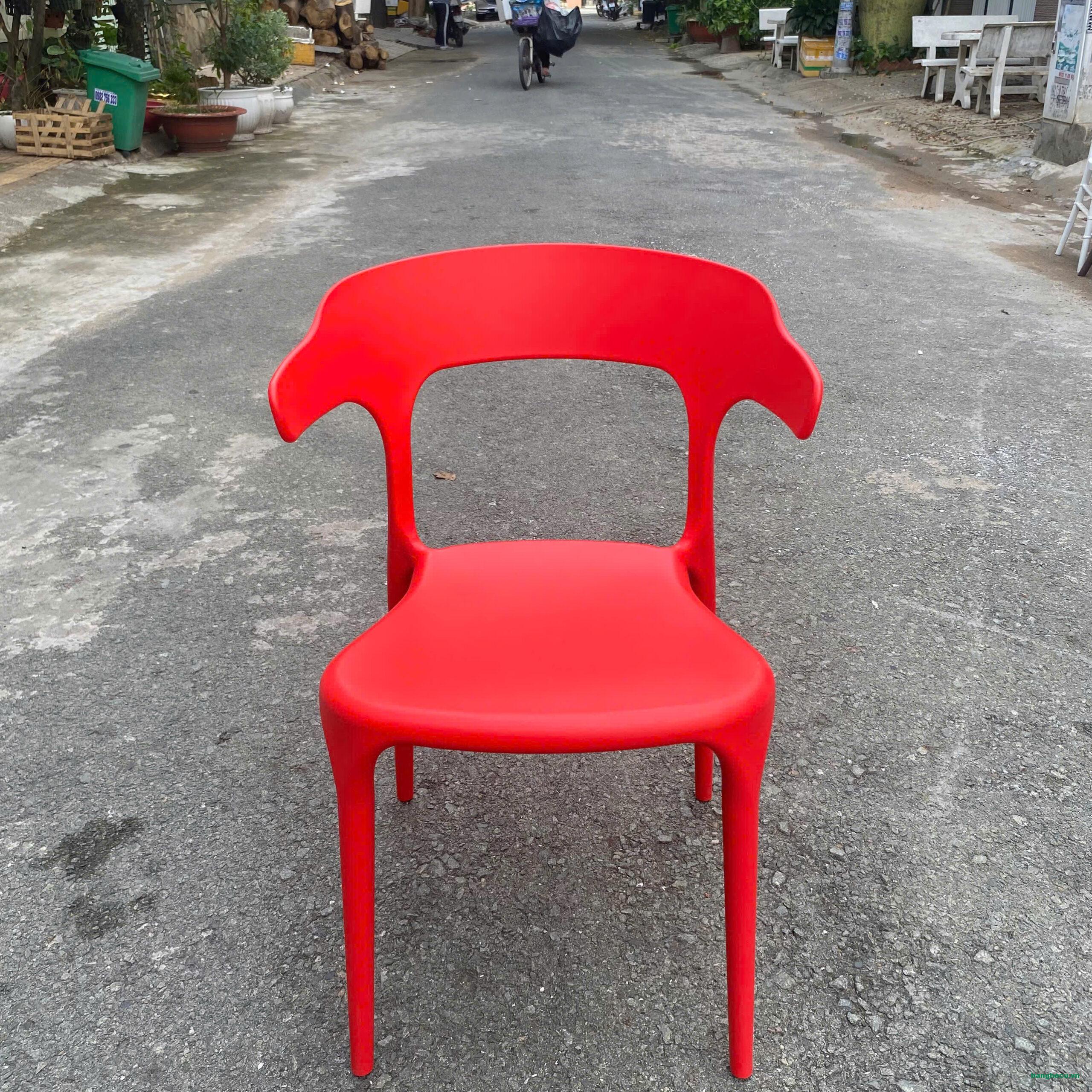 ghe-nhua-duc-xep-chong