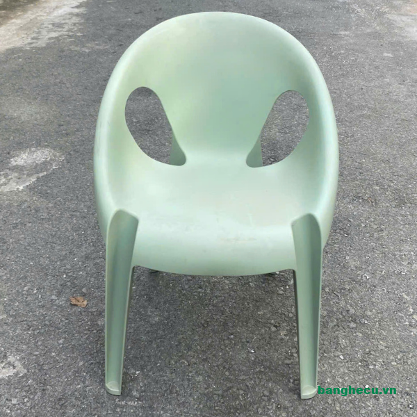 ghe-tua-cafe-nhua-duc-xep-chong