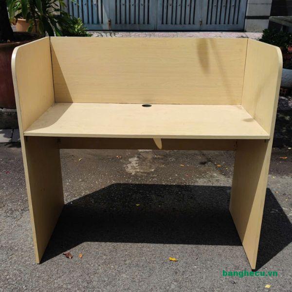 ban-lam-viec-1m2-co-vach-ngan-cu