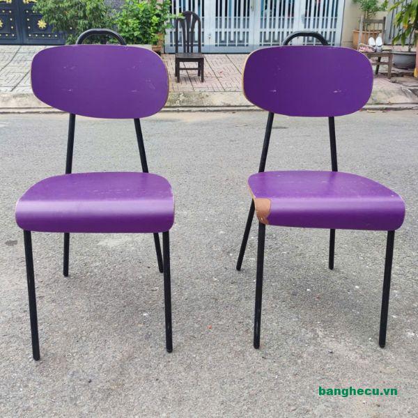 ghe-cafe-sat-co-tua-mat-tin