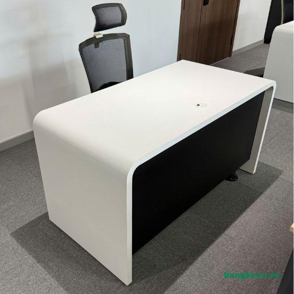 ban-giam-doc-hien-dai