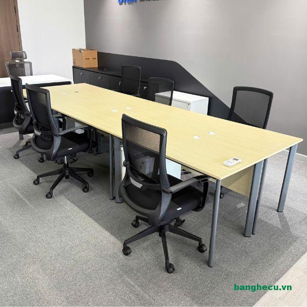 ban-hop-cum-ban-lam-viec-nhu-moi