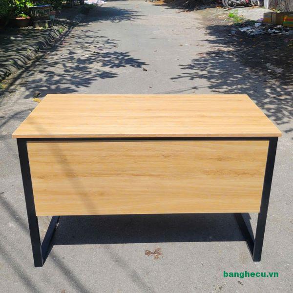 ban-lam-viec-co-bung