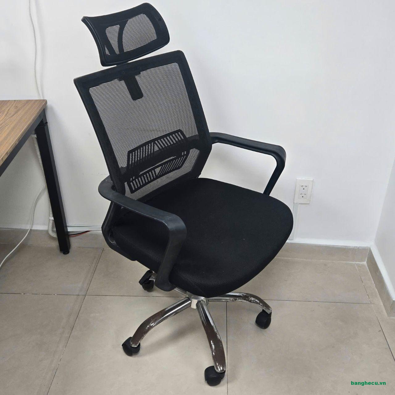 ghe-xoay-lung-luoi-co-tua-dau-thanh-ly