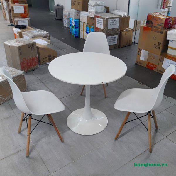 bo-ban-tron-cafe-ghe-eames-thanh-ly