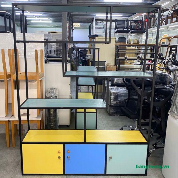 ke-trang-tri-khung-sat-mat-go-thanh-ly