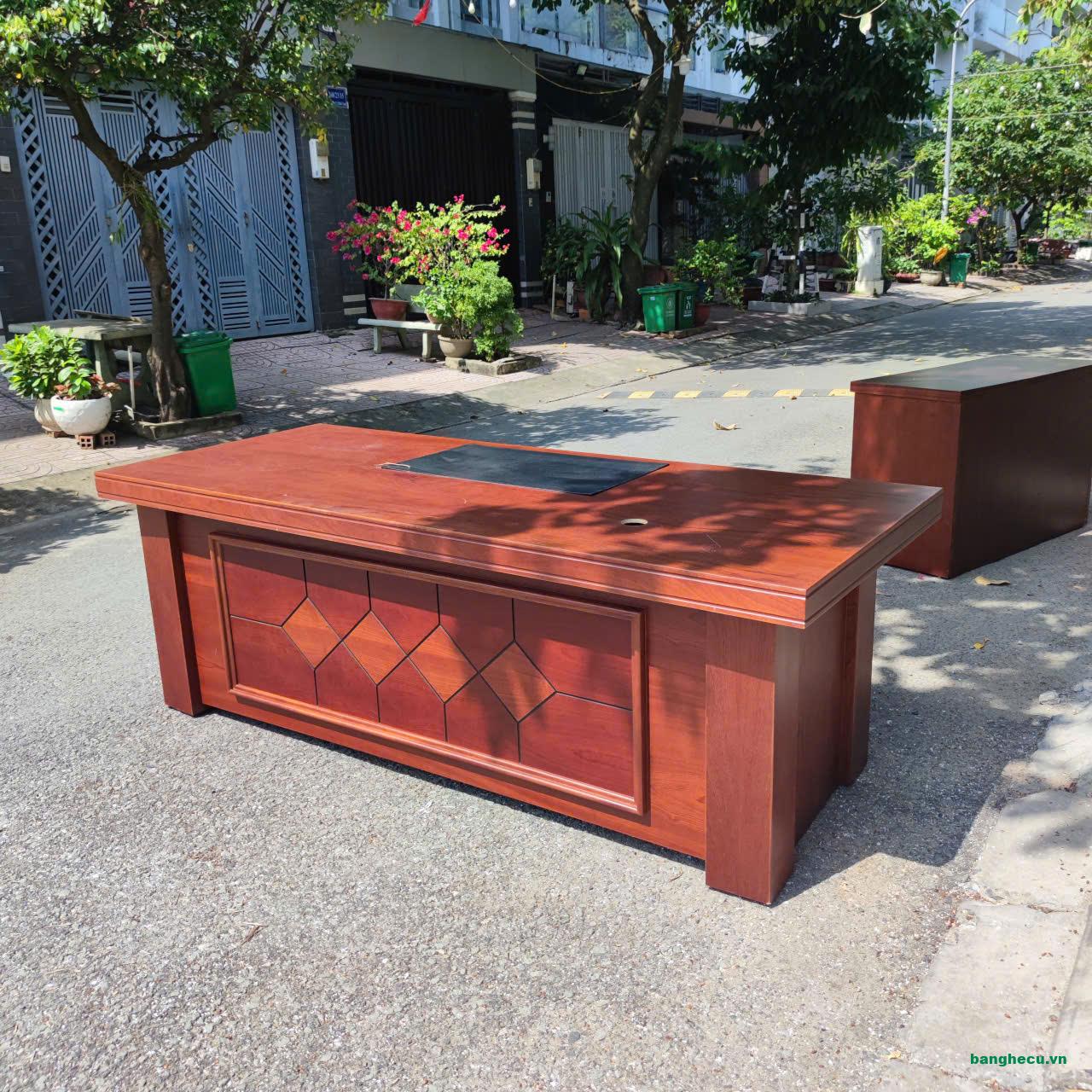 Bàn giám đốc, bàn chủ tịch màu nâu gỗ hàng Vip