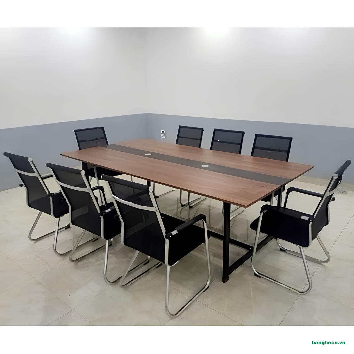 Thanh lý bàn họp chân sắt 8 người tồn kho