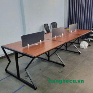 Bàn làm việc nhóm 6 người có vách ngăn mới 95%