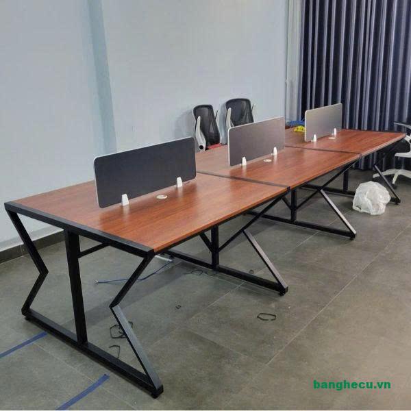 Bàn làm việc nhóm 6 người có vách ngăn mới 95%