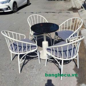 Bộ bàn ghế sắt cafe nghệ thuật màu trắng thanh lịch mới 90%