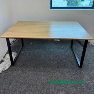 Bàn chân sắt vuông 1m6 hiện đại mới 100%