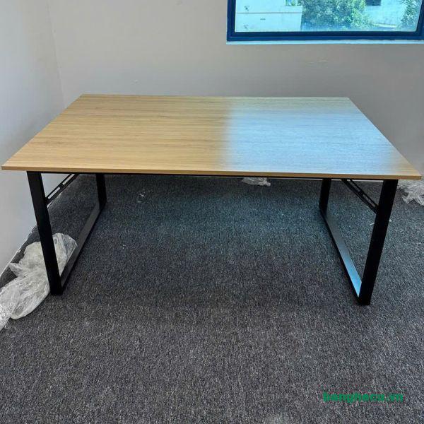 Bàn chân sắt vuông 1m6 hiện đại mới 100%