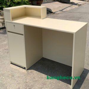 Alternative view of Quầy lễ tân spa gỗ công nghiệp 1m2 màu kem mới 100%
